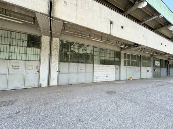 locale commerciale in vendita a Roncadelle
