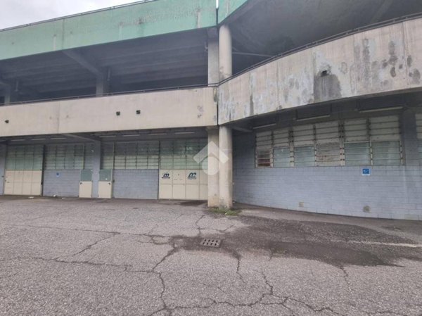 locale commerciale in vendita a Roncadelle