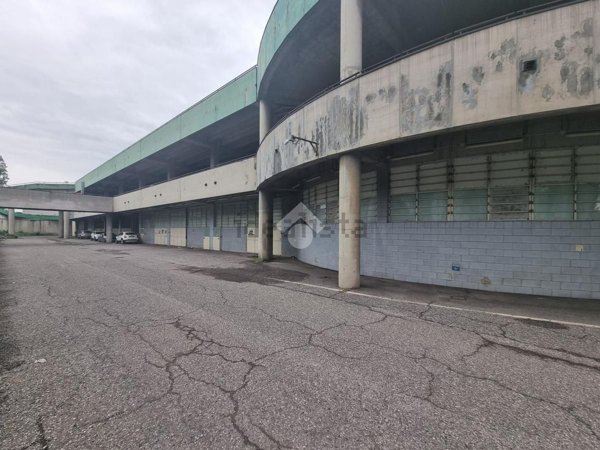 locale commerciale in vendita a Roncadelle