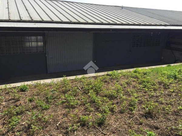 locale commerciale in vendita a Roncadelle