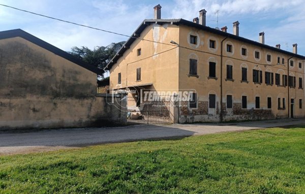 casale in vendita a Roncadelle