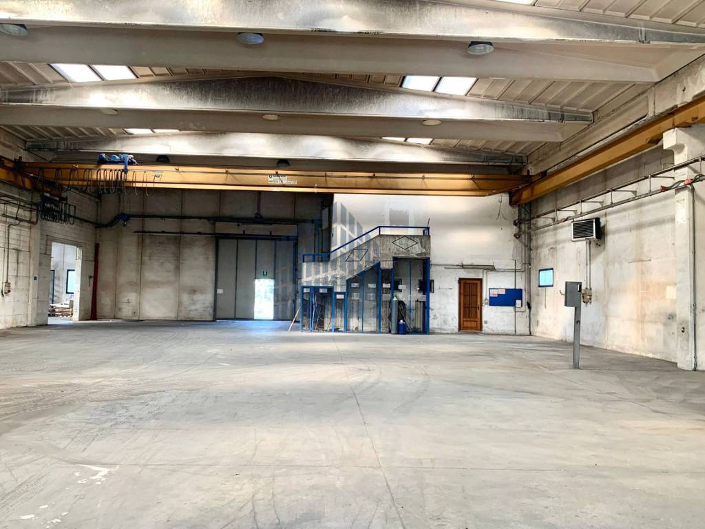 locale commerciale in vendita a Roncadelle