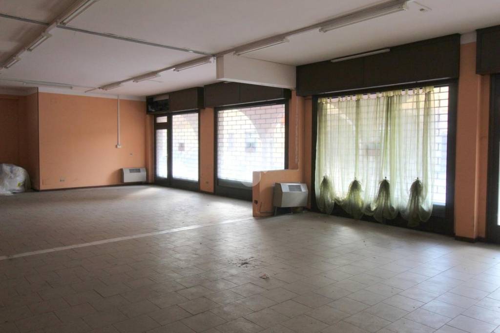 negozio in vendita a Roncadelle