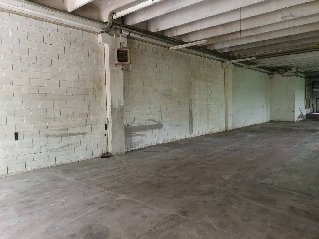 locale commerciale in vendita a Roncadelle