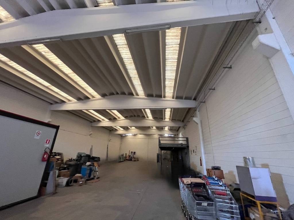 locale commerciale in vendita a Roncadelle