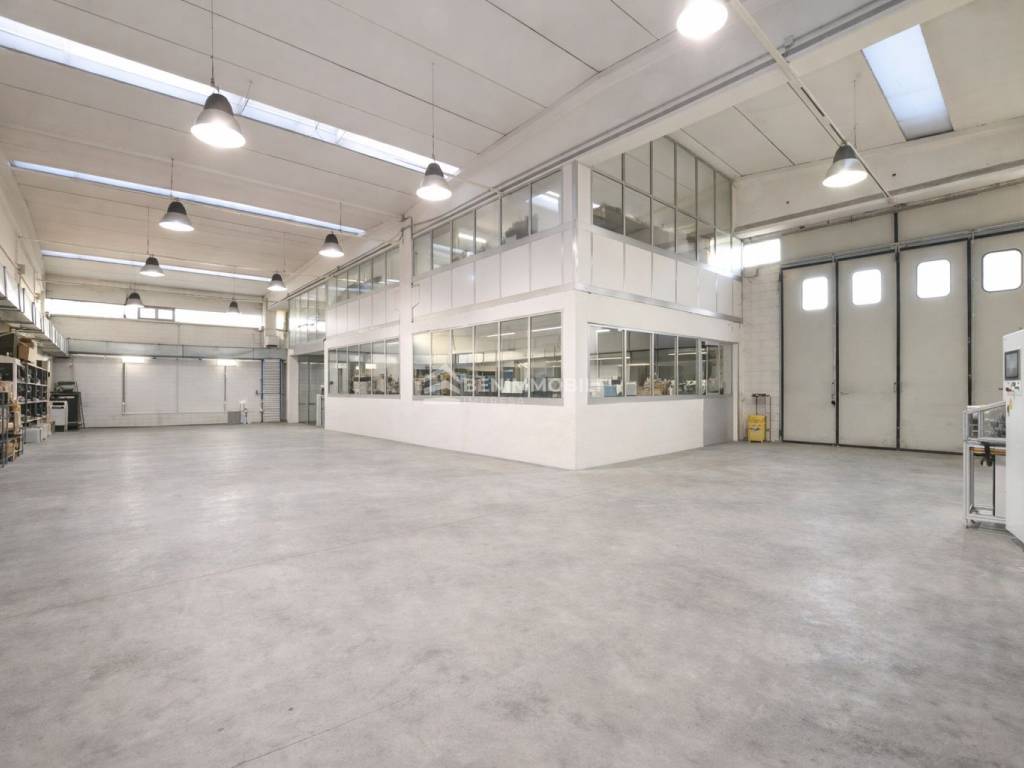 locale commerciale in vendita a Roncadelle