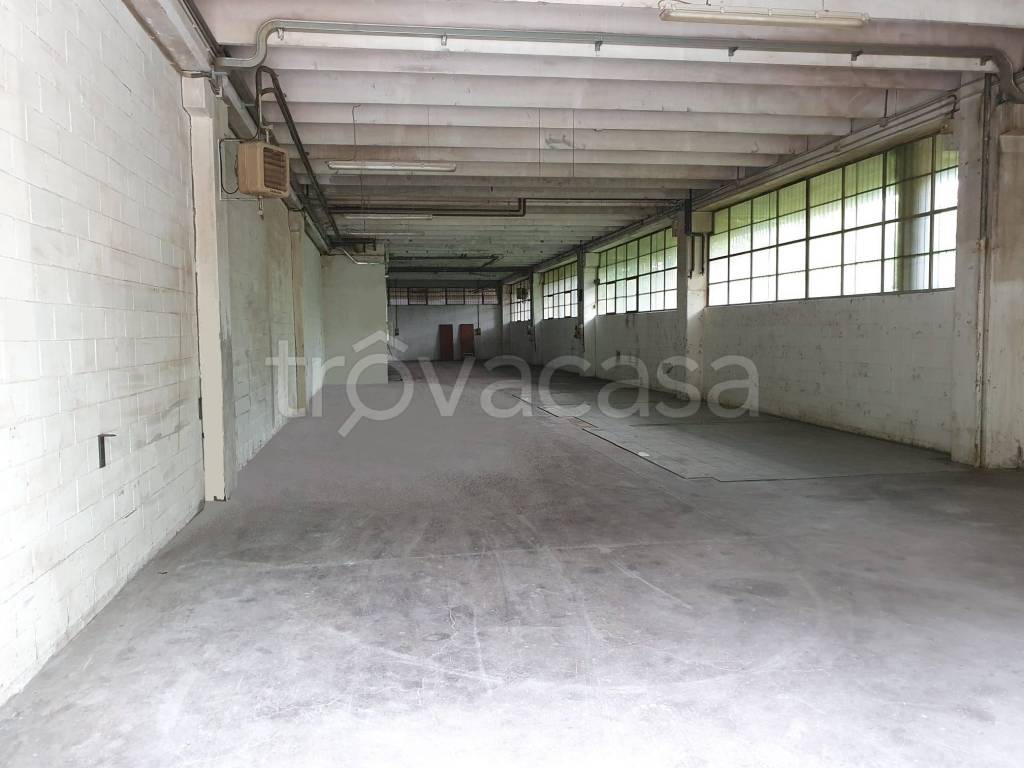 locale commerciale in vendita a Roncadelle