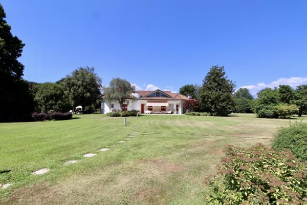 casa indipendente in vendita a Rovato in zona Sant'Anna