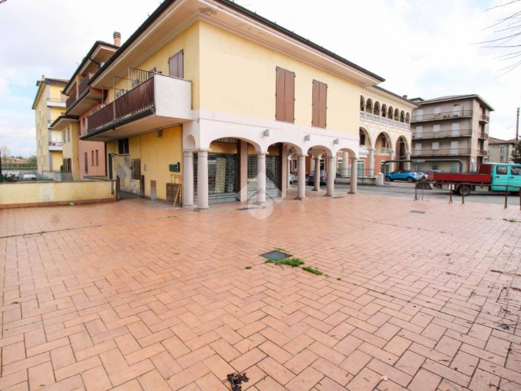 negozio in vendita a Rovato