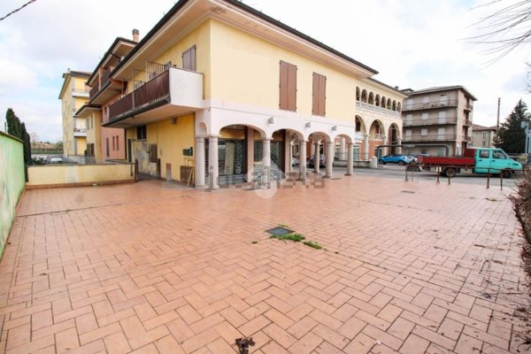 negozio in vendita a Rovato