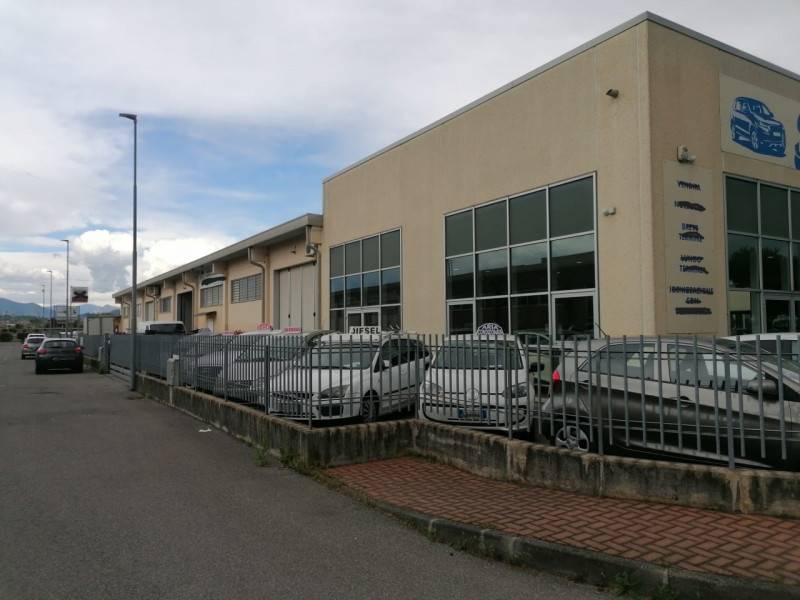 locale commerciale in vendita a Rovato