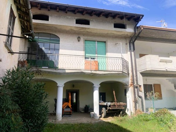 casa indipendente in vendita a Rovato in zona Duomo