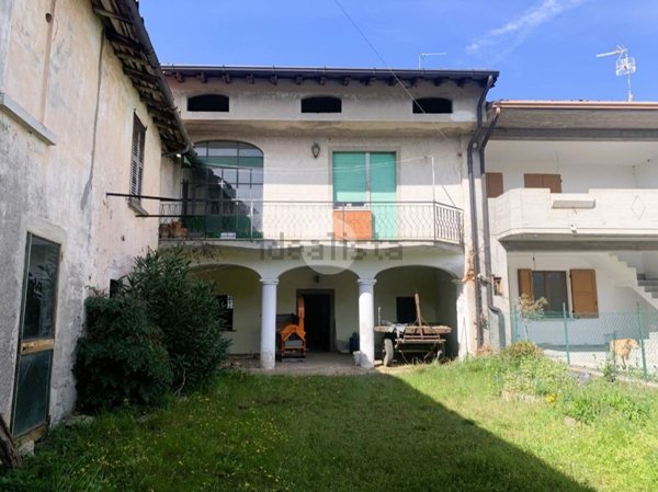 casa indipendente in vendita a Rovato in zona Duomo
