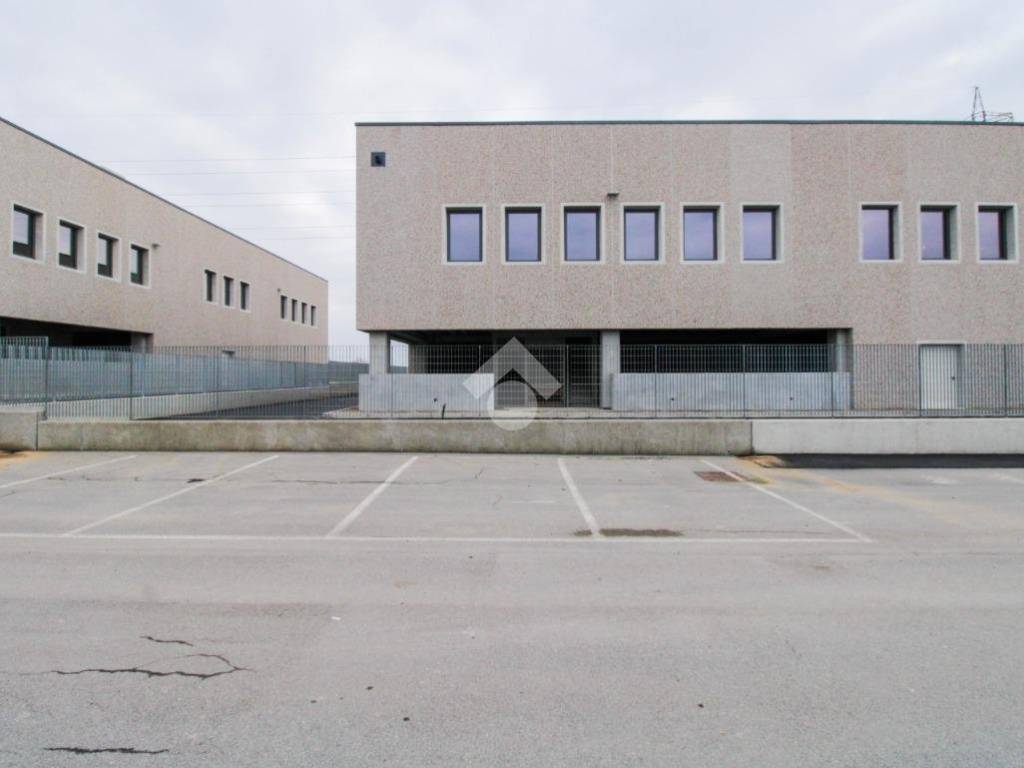 locale commerciale in vendita a Rovato