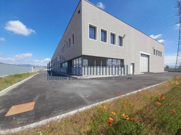 locale commerciale in vendita a Rovato