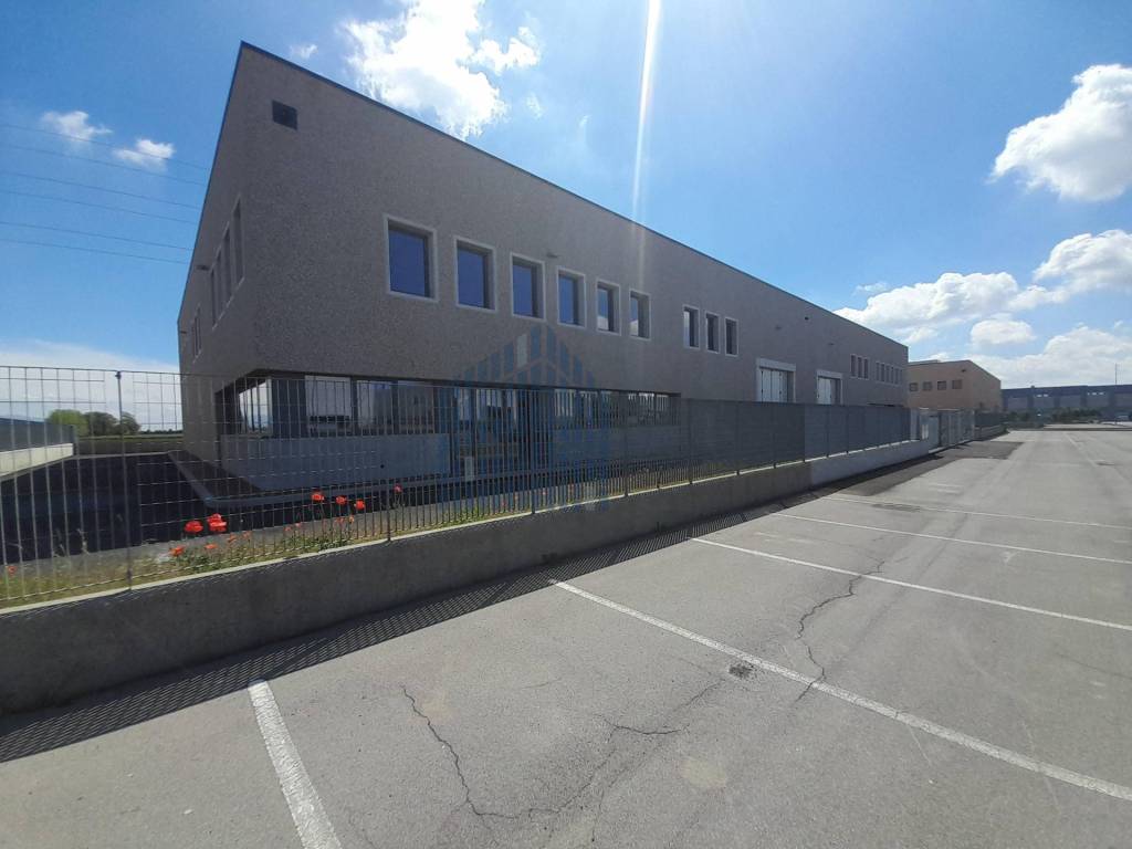 locale commerciale in vendita a Rovato