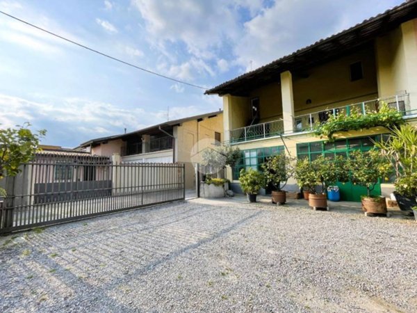 casa indipendente in vendita a Rovato in zona Lodetto