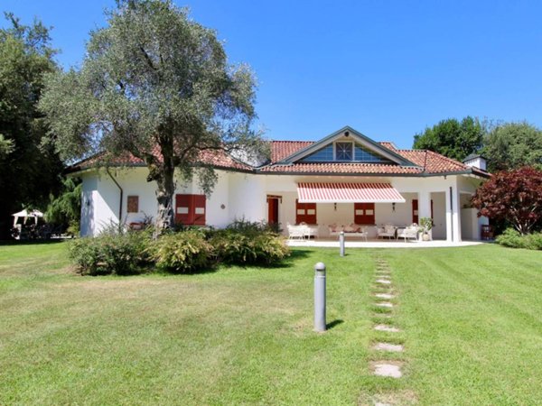 casa indipendente in vendita a Rovato in zona Sant'Anna