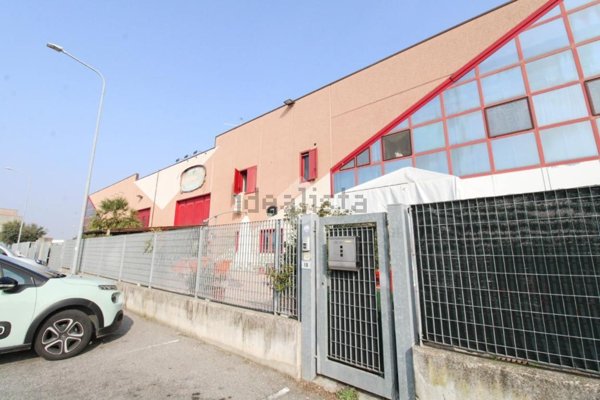 capannone in vendita a Rovato