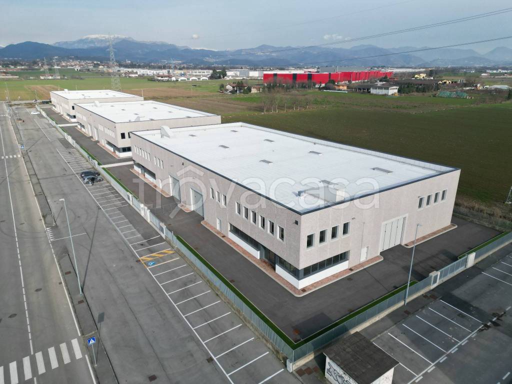 locale commerciale in vendita a Rovato