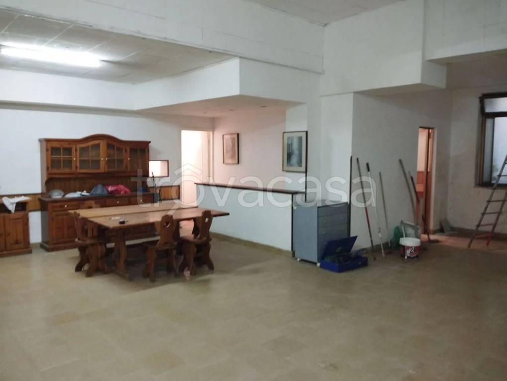 locale di sgombero in vendita a Rovato