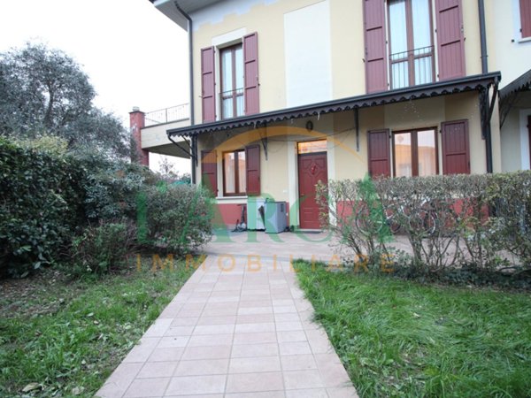 casa indipendente in vendita a Rovato