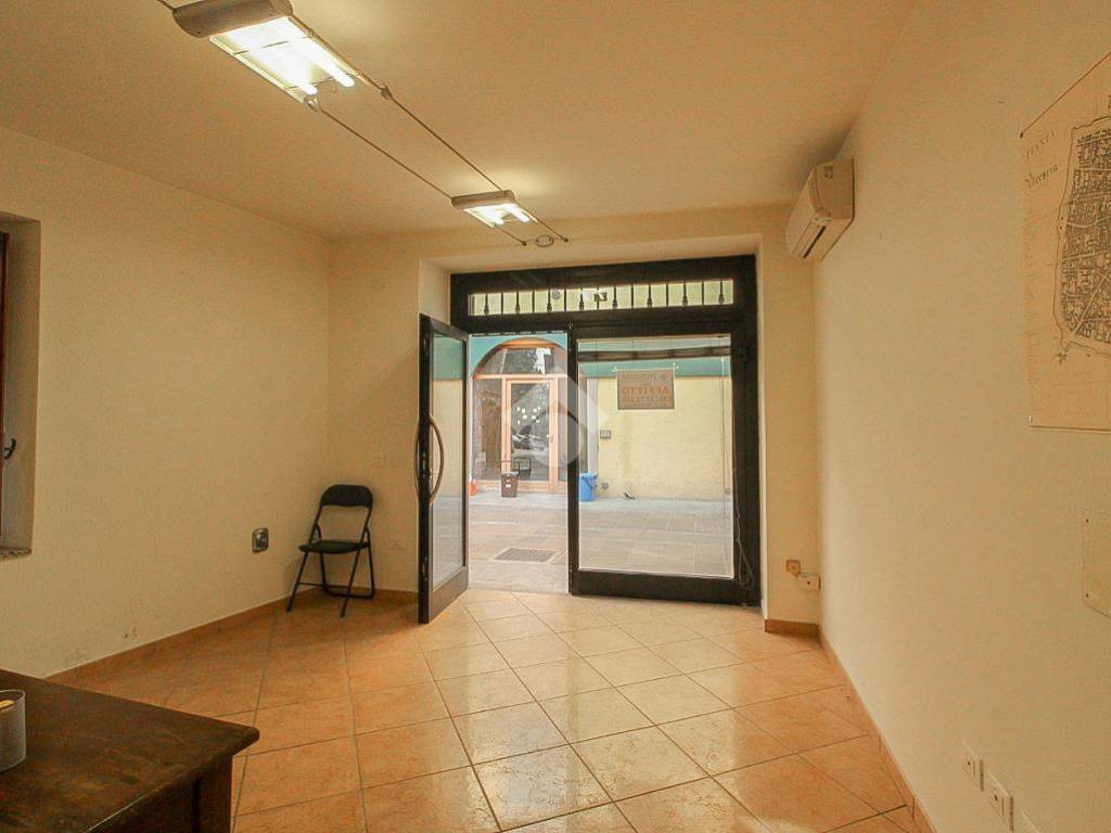 negozio in vendita a Rovato