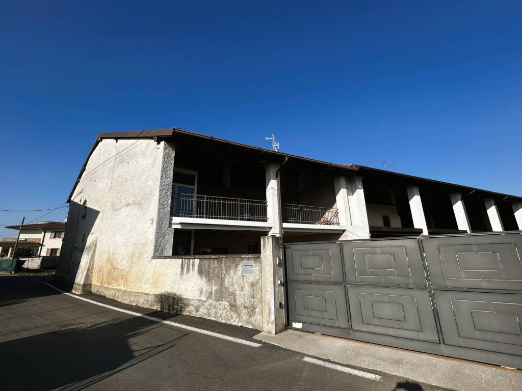 casa indipendente in vendita a Rovato in zona San Giorgio