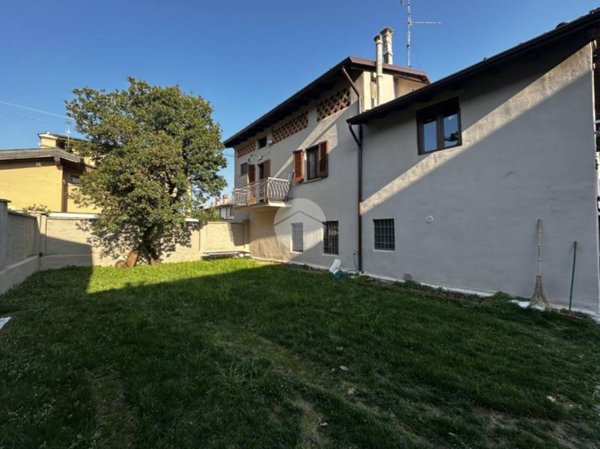 casa indipendente in vendita a Rovato