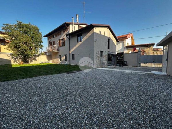 casa indipendente in vendita a Rovato