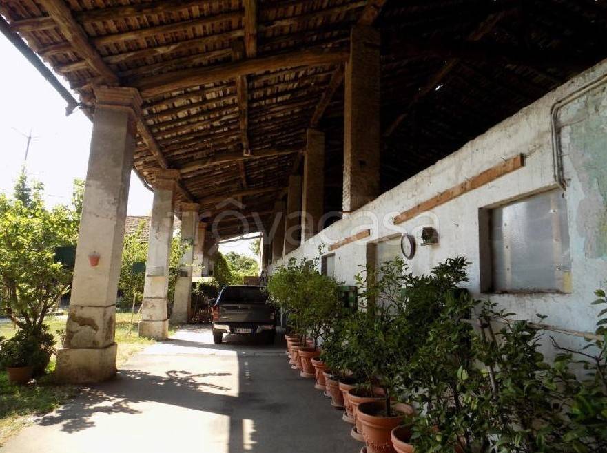 locale di sgombero in vendita a Rovato in zona Lodetto