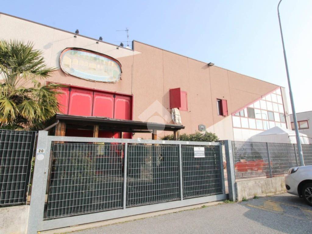 locale commerciale in vendita a Rovato