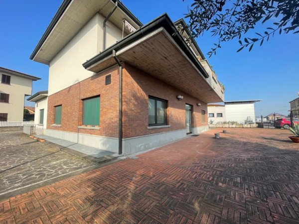 casa indipendente in vendita a Rovato