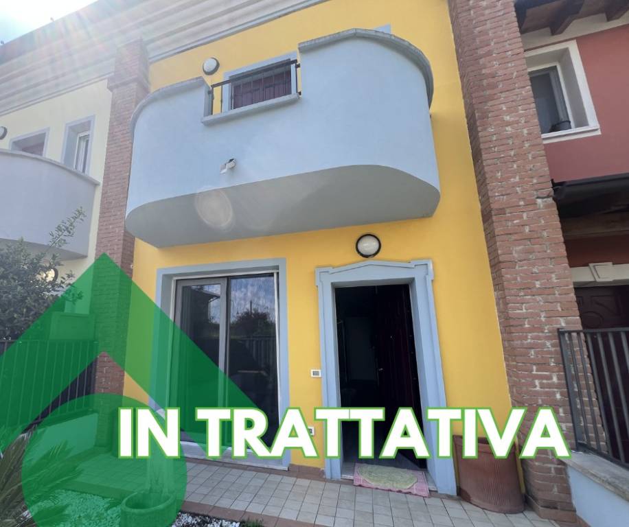 casa indipendente in vendita a Rovato in zona Sant'Andrea