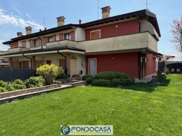casa indipendente in vendita a Rovato in zona Sant'Andrea