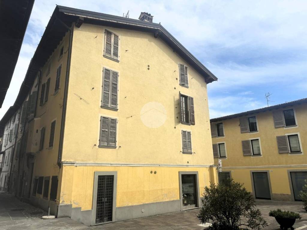 intera palazzina in vendita a Rovato