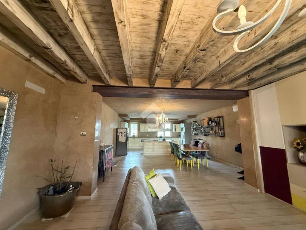 appartamento in vendita a Rovato in zona San Giorgio