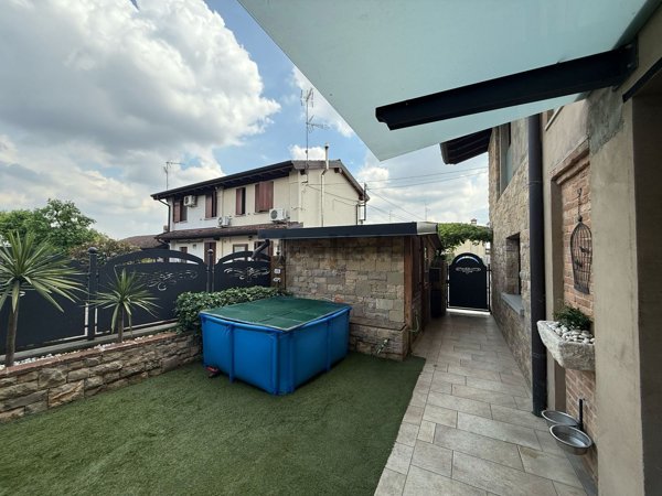 casa indipendente in vendita a Rovato in zona San Giorgio