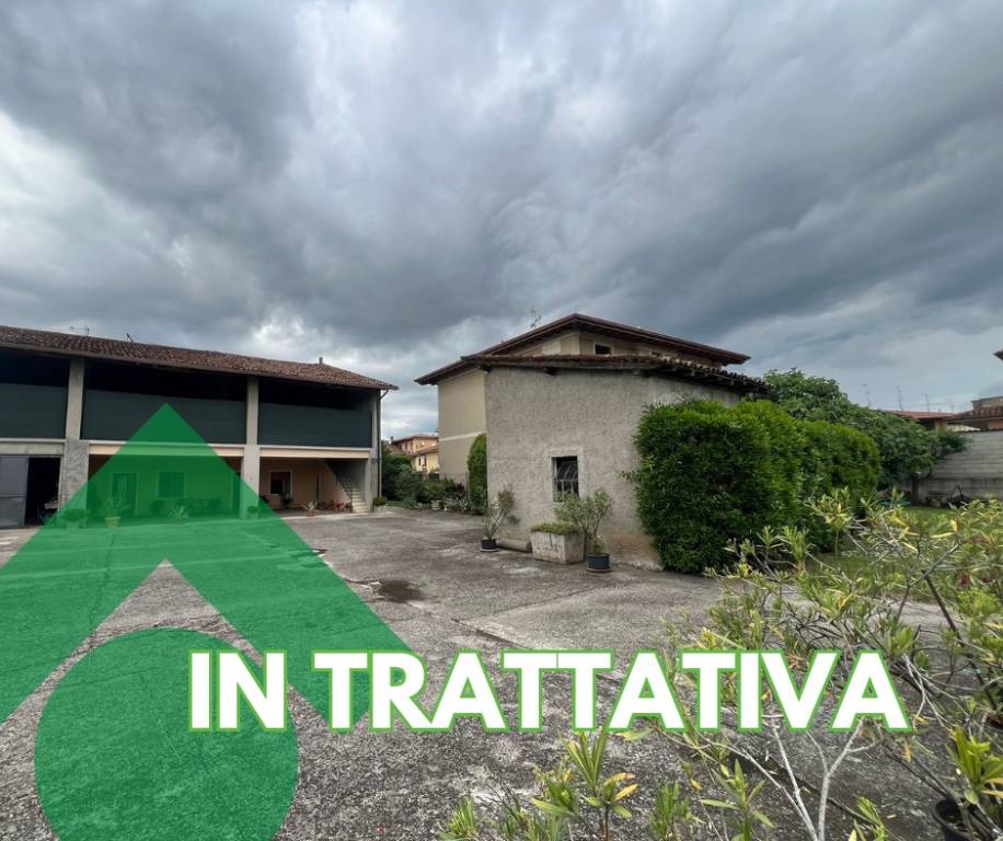 casa indipendente in vendita a Rovato in zona Duomo