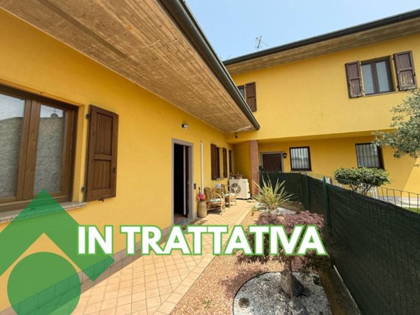 casa indipendente in vendita a Rovato in zona Sant'Andrea