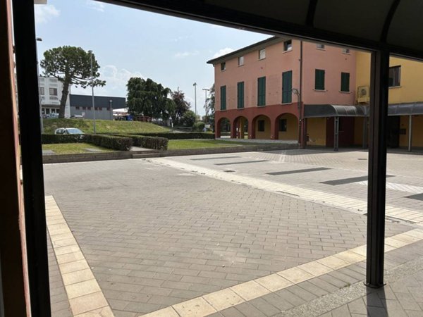 negozio in vendita a Rovato