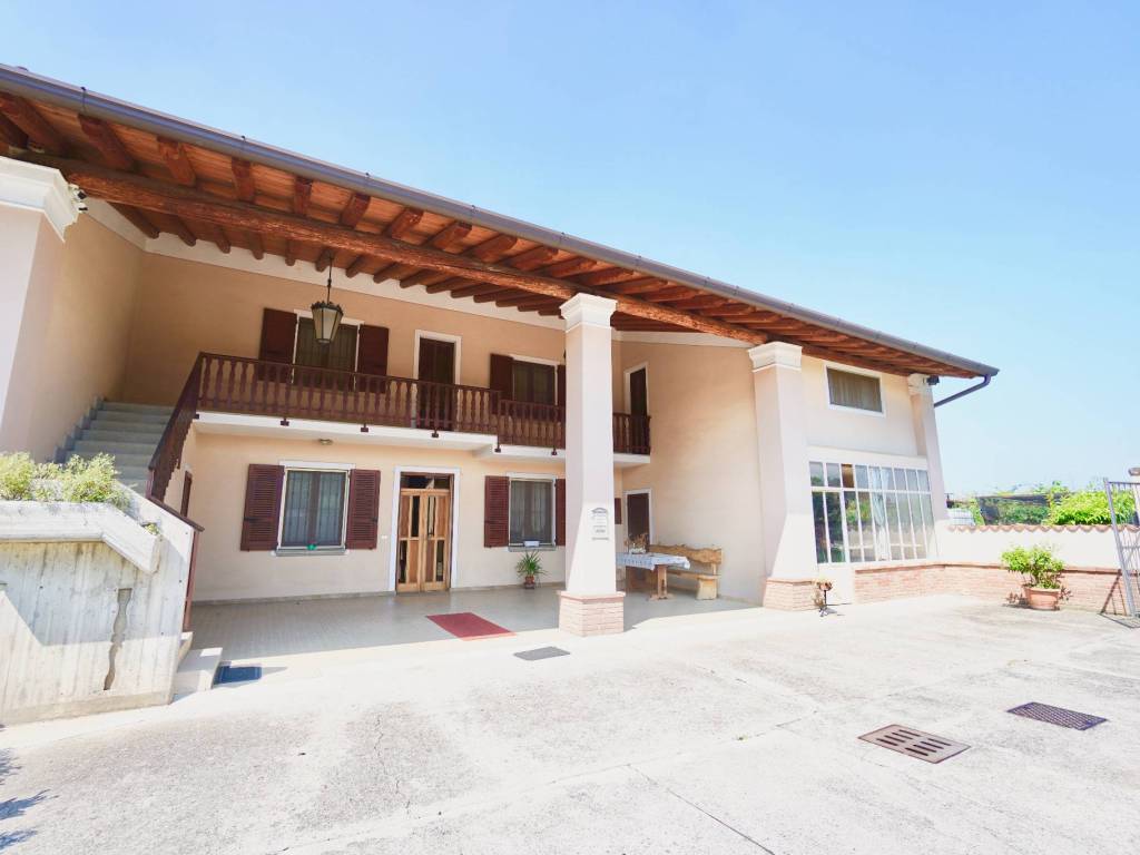 casa indipendente in vendita a Rovato