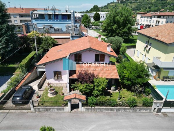 casa indipendente in vendita a Rovato