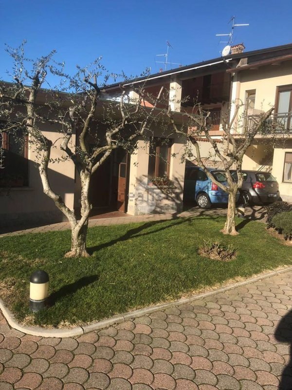 appartamento in vendita a Rovato in zona Sant'Andrea