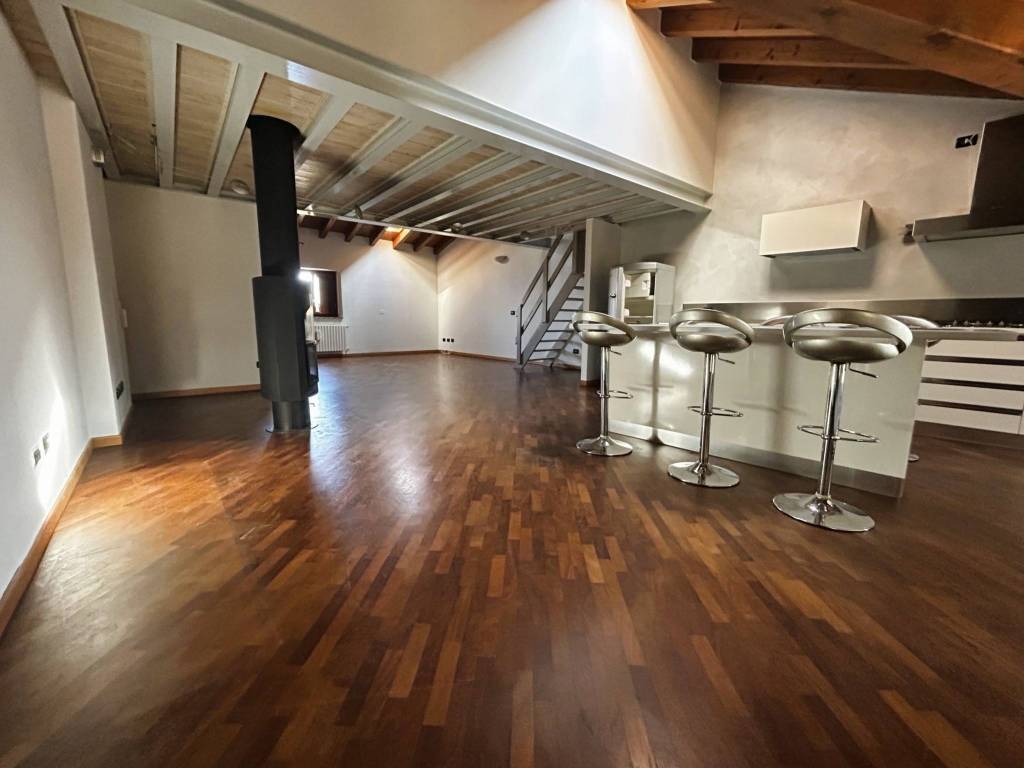 appartamento in vendita a Rovato in zona Sant'Anna
