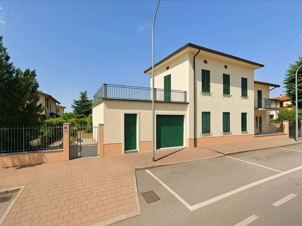 casa indipendente in vendita a Rovato