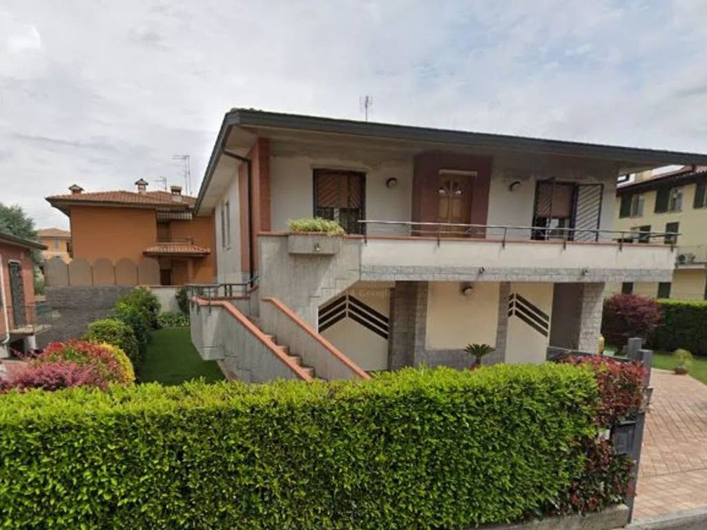 casa indipendente in vendita a Rovato
