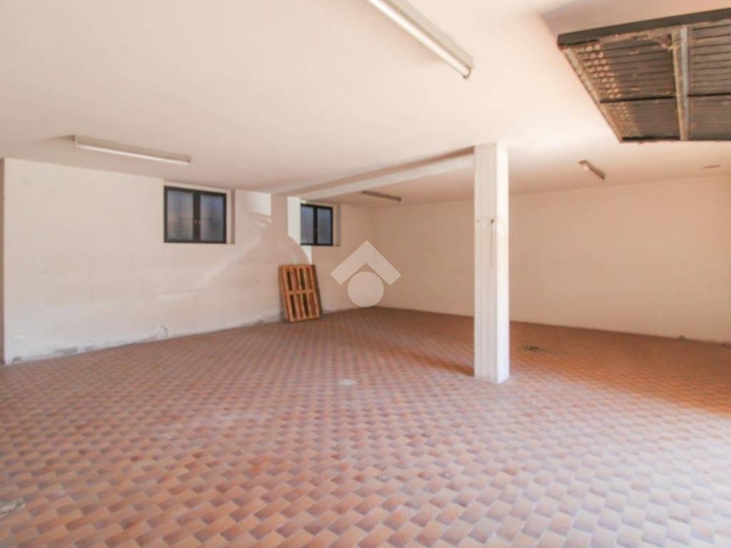 locale di sgombero in vendita a Rovato