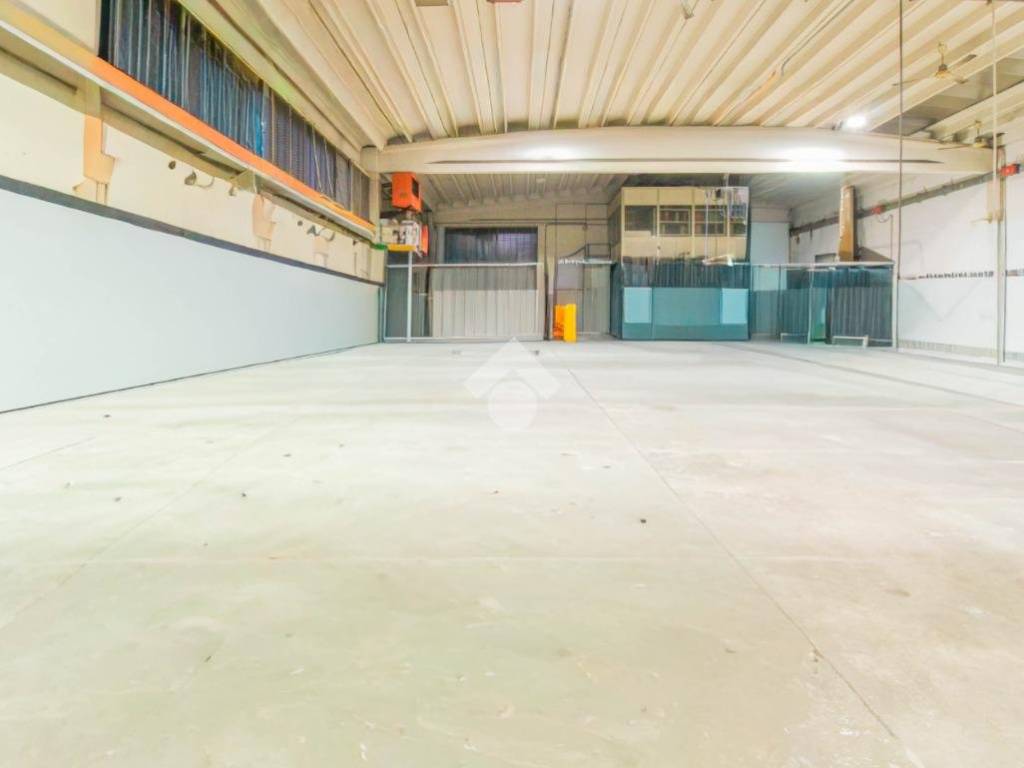 locale commerciale in vendita a Rovato