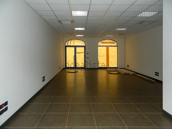 locale commerciale in vendita a Rovato